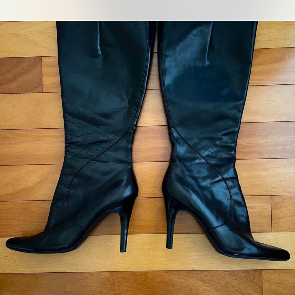 Genuine leather, heeled boots by Nine West style öf boot is Gallivanto, Size 11.